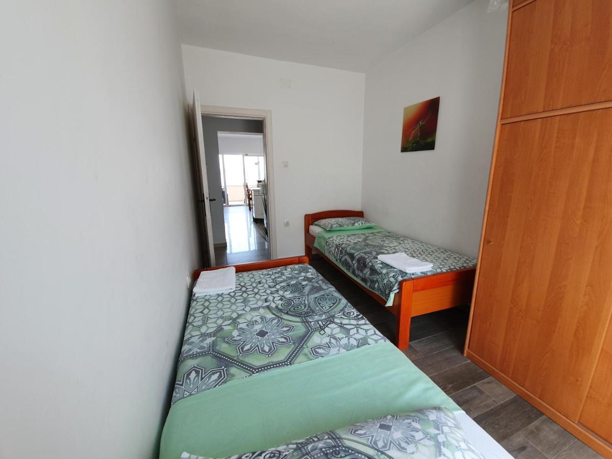 Apartments Dora Vantacici Bagian luar foto